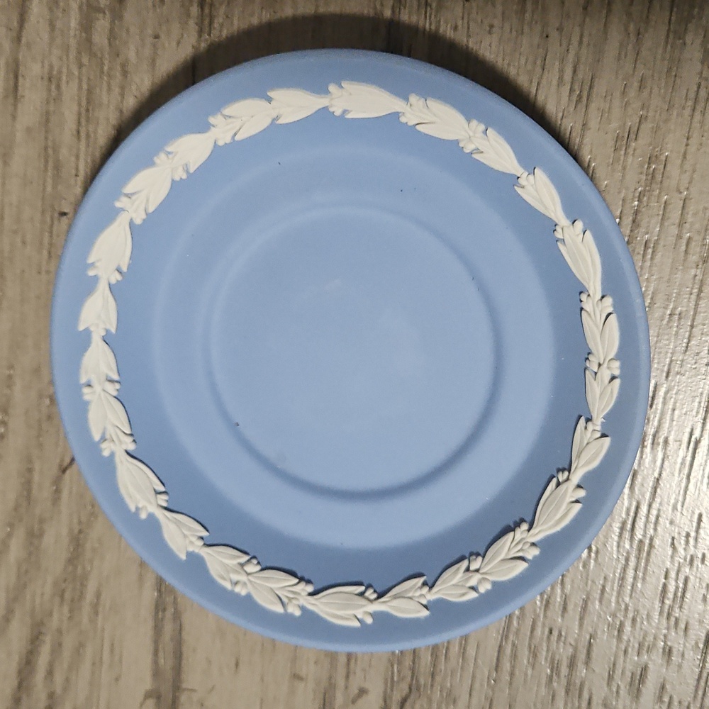 Wedgwood Blue Jasperware Dancing Hours tea cup and saucer - Picture 5 of 6